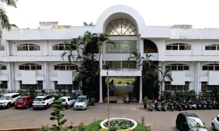 career college institute